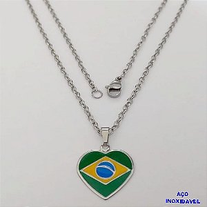 GARGANTILHA EM AÇO INOXIDAVEL COM PINGENTE BANDEIRA DO " BRASIL " RESINADA EM FORMA DE CORAÇÃO DE 20MM(2CM "( TAMANHO 45CM)" AÇO3048