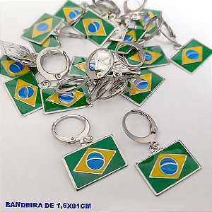 BRINCO EM AÇO INOXIDAVEL(CX169) COM BANDEIRA DO "BRASIL"ARGOLINHA DE PRESÃO(TRANQUETA) PINGENTE DE 1,5X1CM - AÇO3055