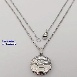 GARGANTILHA EM AÇO INOXIDAVEL(CX169) COM PINGENTE DE BOLA DE FUTEBOL DUPLA DE 2CM ( "BRASIL" ) CORRENTE DE 50CM COM FECHO LAGOSTA - AÇO3056
