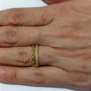 ANEL NO BRUTO PRONTO PARA O BANHO - ANEL CRAVEJADO EM MICROS ZIRCÔNIAS E DETALHE EM CORRENTE - PESO MÉDIO: 0,8GR - COMPOSIÇÃO: LATÃO / ZIRCÔNIA - ANEL000560