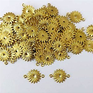 ACESSÓRIO NO BRUTO PRONTO PARA O BANHO - (V4101) ACESSÓRIO FLOR COM DUAS ARGOLINHAS 11MM - PESO TOTAL 0,4GR - COMPOSIÇÃO: 100% LATÃO - BRU0003835