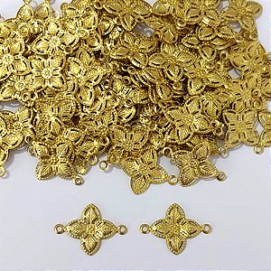 ACESSÓRIO NO BRUTO PRONTO PARA O BANHO - (V4055) ACESSÓRIO FLOR COM DUAS ARGOLINHAS 15MM - PESO TOTAL 0,5GR - COMPOSIÇÃO: 100% LATÃO - BRU0003836