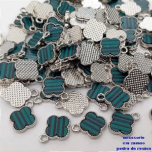 ACESSÓRIO NO BRUTO PRONTO PARA O BANHO - PINGENTE TIPO VAN CLEEF COM UMA ARGOLINHAS - COMPOSIÇÃO: ZAMAC E RESINA - TAMANHO 10MM - (VENDIDO POR UNIDADE) PESO TOTAL 08GR - BRU25211