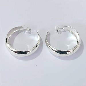 BRINCO FOLHEADO A PRATA COM 50 MILÉSIMOS + VERNIZ DIAMOND - BRINCOS DE ARGOLA LISA 44MM LARGURA 14MM - PRA887