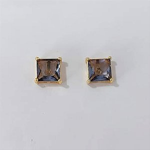 BRINCO FOLHEADO A OURO - BANHADO COM 5 MILÉSIMOS + VERNIZ DIAMOND - BRINCO DE PINO COM ZIRCÔNIA QUADRADA LILÁS 12MM OURO1277