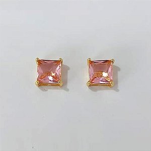 BRINCO FOLHEADO A OURO - BANHADO COM 5 MILÉSIMOS + VERNIZ DIAMOND - BRINCO DE PINO COM ZIRCÔNIA QUADRADA ROSA 12MM OURO1281