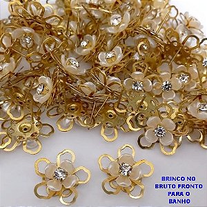 BRINCO NO BRUTO PRONTO PARA O BANHO(CX172)BRINCO COM FLOR SIMPLES DELICADO/COM UMA PEDRA DE ZIRCONIA E PEROLAS / PESO 1,7GR / TAMANHO 2CM / BRU25214