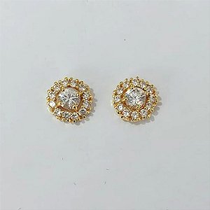 BRINCO FOLHEADO A OURO - BANHADO COM 5 MILÉSIMOS + VERNIZ DIAMOND - BRINCO DE PINO REDONDO CRAVEJADO EM MICROS ZIRCÔNIAS 12MM - OURO1291