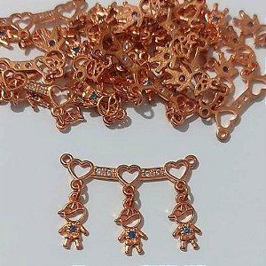 ACESSÓRIO NO BRUTO PRONTO PARA O BANHO - (MAD) . (cx.54) CANGA 3 MENINOS COM ZIRCÔNIA 20X28MM - PESO TOTAL 1,7GR - BRU0003854