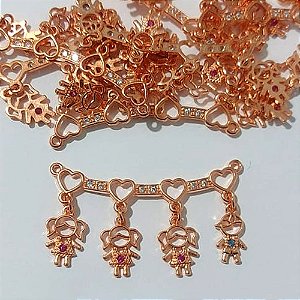 ACESSÓRIO NO BRUTO PRONTO PARA O BANHO - (MAD) (CX.54) CANGA 3 MENINAS E 1 MENINO COM ZIRCÔNIA 20X40MM - PESO TOTAL 2,6GR - BRU0003858