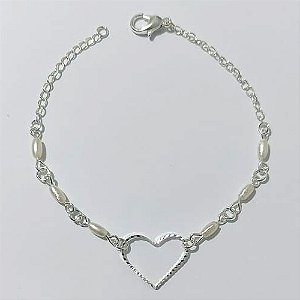 PULSEIRA FOLHEADA A PRATA COM 50 MILÉSIMOS + VERNIZ DIAMOND - PULSEIRA 17CM COM PÉROLAS E CORAÇÃO VAZADO - PRA893