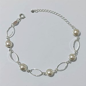 PULSEIRA FOLHEADA A PRATA COM 50 MILÉSIMOS + VERNIZ DIAMOND - PULSEIRA 18CM + EXTENSOR COM PÉROLA E ELEMENTOS VAZADOS - PRA894