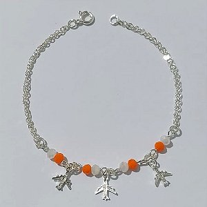 PULSEIRA FOLHEADA A PRATA COM 50 MILÉSIMOS + VERNIZ DIAMOND - PULSEIRA DUPLA 17CM COM MIÇANGAS COLORIDAS E AVIÕES - PRA907