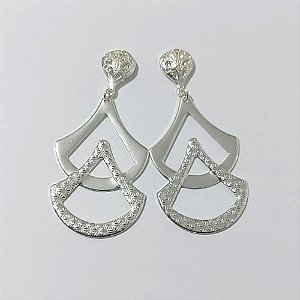 BRINCO FOLHEADO A PRATA COM 50 MILÉSIMOS + VERNIZ DIAMOND - BRINCO DE PINO BASE E ELEMENTOS VAZADOS 51MM - PRA948