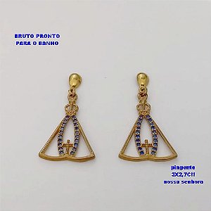 BRINCO NO BRUTO PRONTO PARA O BANHO(CX176) BRINCO COM PINGENTE DE NOSSA SENHORA APARECIDA EM ALTA FUSÃO DE 3X2,5CM / PESO TOTAL 2.6GR / BRU25367