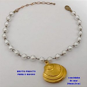 PULSEIRA NO BRUTO PRONTO PARA BANHO (CX177) (100% LATÃO) - PULSEIRA DE 18CM TODA EM PEROLA DE 4MM E PINGENTE DE CONCHINHA DO MAR DE (20MM)2CM - PESO TOTAL 3.3GR - BRU25418