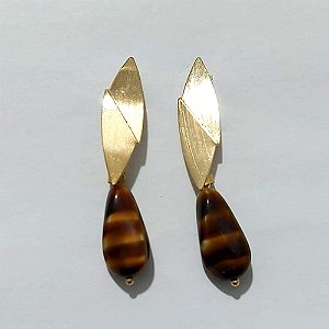 BRINCO FOLHEADO A OURO - BANHADO COM 5 MILÉSIMOS + VERNIZ DIAMOND - BRINCO DE PINO BASE FOLHA E PEDRA NATURAL 24MM - OURO1300