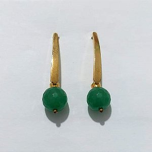 BRINCO FOLHEADO A OURO - BANHADO COM 5 MILÉSIMOS + VERNIZ DIAMOND - BRINCO DE PINO BASE COMPRIDA E PINGENTE EM ACRÍLICO VERDE 35MM - OURO1314