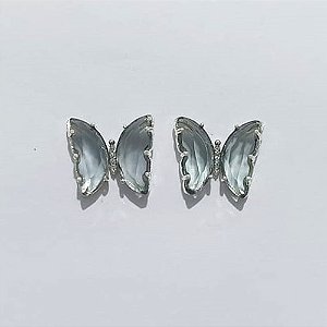 BRINCO FOLHEADO A PRATA COM 50 MILÉSIMOS + VERNIZ DIAMOND - BRINCO DE PINO BORBOLETA COM VIDRO FUMÊ 19MM - PRA989