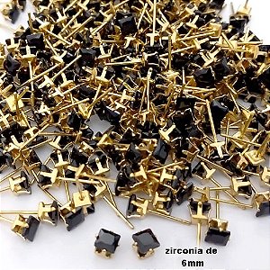 BRINCO NO BRUTO PRONTO PARA O BANHO(pote)- BRINCO DE PINO COM PEDRA DE ZIRCONIA DE 5.5MM QUADRADA - TAMANHO 5.5MM - PESO TOTAL 0,4GR - BRU25578