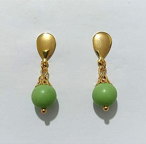BRINCO FOLHEADO A OURO - BANHADO COM 5 MILÉSIMOS + VERNIZ DIAMOND - BRINCO BASE GOTA E PEDRA NATURAL VERDE 10MM - OURO1233