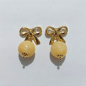 BRINCO FOLHEADO A OURO - BANHADO COM 5 MILÉSIMOS + VERNIZ DIAMOND - BRINCO DE PINO BASE LAÇO E PEDRA NATURAL 15MM - OURO1241