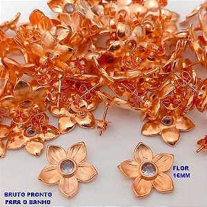 BRINCO NO BRUTO PRONTO PARA O BANHO(CX180) (CRIS) BRINCO TRADICIONAL BASE DE PINO - JA PRONTO PARA O BANHO UMA FLOR DE 16MM )(PEDRA DE ZIRCONIA DE 4MM) (PESO 2.2GR - BRU25604