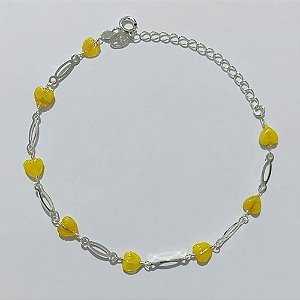 PULSEIRA FOLHEADA A PRATA COM 50 MILÉSIMOS + VERNIZ DIAMOND - PULSEIRA COM ELEMENTOS VAZADOS E CORAÇÕES AMARELOS - TAMANHO: 19CM + EXTENSOR - PRA1019