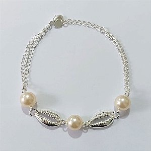PULSEIRA FOLHEADA A PRATA COM 50 MILÉSIMOS + VERNIZ DIAMOND - PULSEIRA DUPLA COM PÉROLAS E BUZIOS - TAMANHO: 19CM + EXTENSOR - PRA1025