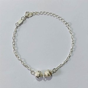PULSEIRA FOLHEADA A PRATA COM 50 MILÉSIMOS + VERNIZ DIAMOND - PULSEIRA COM ESFERAS - TAMANHO: 16CM + EXTENSOR - PRA1026