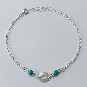 PULSEIRA FOLHEADA A PRATA COM 50 MILÉSIMOS + VERNIZ DIAMOND - PULSEIRA COM MIÇANGAS E CÍRCULO VAZADO - TAMANHO: 19CM + EXTENSOR - PRA1029