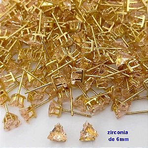 BRINCO NO BRUTO PRONTO PARA O BANHO(pote)- BRINCO DE PINO COM PEDRA DE ZIRCONIA DE 6MM TRIANGULO - PESO TOTAL 0,7GR - BRU25713