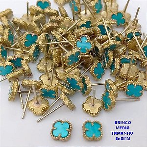 BRINCO NO BRUTO PRONTO PARA O BANHO (pote)  BRINCO DE PINO COM PINGENTE TIPO VAN CLEEF 6X6MM - COMPOSIÇÃO: LATÃO / RESINA - PESO 0,06GR - BRU25759