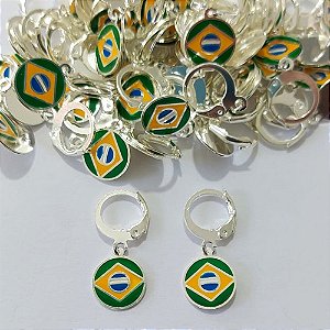 BRINCO FOLHEADO A PRATA COM 50 MILÉSIMOS + VERNIZ DIAMOND - BRINCO ARGOLINHA DE PRESSÃO REDONDO BANDEIRA DO BRASIL 10MM - PRA1042