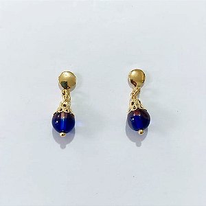 BRINCO FOLHEADO A OURO - BANHADO COM 5 MILÉSIMOS + VERNIZ DIAMOND - BRINCO DE PINO BASE REDONDA COM PEDRA NATURAL AZUL 8MM - OURO1403