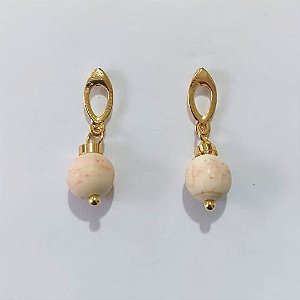 BRINCO FOLHEADO A OURO - BANHADO COM 5 MILÉSIMOS + VERNIZ DIAMOND - BRINCO DE PINO BASE VAZADA E PEDRA NATURAL 10MM - OURO1423