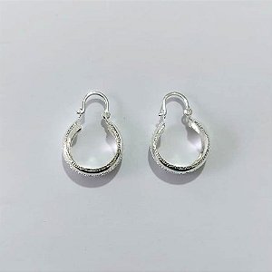 BRINCO FOLHEADO A PRATA COM 50 MILÉSIMOS + VERNIZ DIAMOND - BRINCO DE ARGOLA 17MM - PRA1059