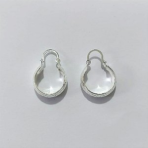 BRINCO FOLHEADO A PRATA COM 50 MILÉSIMOS + VERNIZ DIAMOND - BRINCO DE ARGOLA 7X17MM - PRA1070