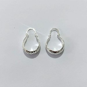 BRINCO FOLHEADO A PRATA COM 50 MILÉSIMOS + VERNIZ DIAMOND - BRINCO DE ARGOLA 7X15MM - PRA1072
