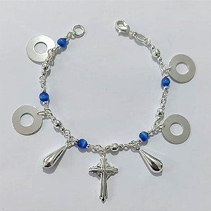 PULSEIRA FOLHEADA A PRATA COM 50 MILÉSIMOS + VERNIZ DIAMOND - PULSEIRA COM MIÇANGAS AZUIS E CRUCIFIXO - TAM: 19CM - PRA1094