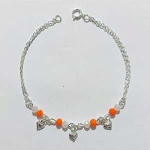 PULSEIRA FOLHEADA A PRATA COM 50 MILÉSIMOS + VERNIZ DIAMOND - PULSEIRA DUPLA 19CM COM MIÇANGAS E CORAÇÕES - PRA1116