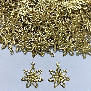 ACESSORIO NO BRUTO PRONTO PARA O BANHO - (V3172) (CX.96) FLOR VAZADA COM 1 ARGOLINHA 15MM - PESO 38GR - COMPOSIÇÃO 100% LATÃO - BRU27000