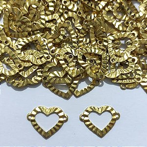 ACESSÓRIO NO BRUTO PRONTO PARA O BANHO - (4205) CORAÇÃO VAZADO COM DUAS ARGOLINHAS 10MM - PESO 0,3GR - COMPOSIÇÃO 100% LATÃO - BRU27011