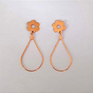 BRINCO NO BRUTO PRONTO PARA O BANHO(CX47) - BRINCO DE PINO COM BASE FLOR E GOTA VAZADA 36MM - PESO 2GR - BRU27039