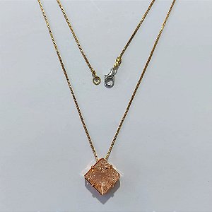 GARGANTILHA NO BRUTO PRONTA PARA O BANHO(CX187) - GARGANTILHA COM CORRENTE VENEZIANA 45CM E PINGENTE EM ZIRCÔNIA FUSION QUADRADA ROSA 12MM - PESO: 3,9GR - COMPOSIÇÃO LATÃO / ZIRCÔNIA - BRU27102