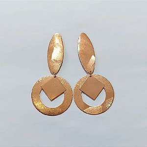 BRINCO NO BRUTO PRONTO PARA O BANHO(CX187) - BRINCO DE PINO BASE OVAL E FIGURAS GEOMÉTRICAS 35MM - PESO: 10,4GR - COMPOSIÇÃO 100% LATÃO - BRU27112