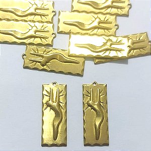 ACESSÓRIO NO BRUTO PRONTO PARA O BANHO - (946) (CX.71) PLACA CRISTO 10X25MM - PESO 1,5GR - COMPOSIÇÃO 100% LATÃO - BRU27133