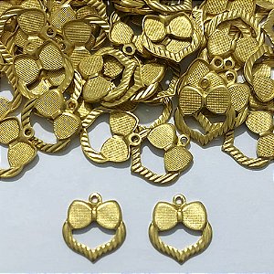 ACESSÓRIO NO BRUTO PRONTO PARA O BANHO - (2400) CORAÇÃO VAZADO COM LAÇO 13MM - PESO 0,6GR - COMPOSIÇÃO 100% LATÃO - BRU27154