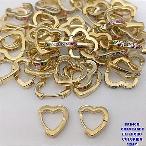 BRINCO NO BRUTO PRONTO BANHO (CX191) - BRINCO ARGOLINHA DE PRESSÃO(TRANQUETA) COM CORAÇÃO CRAVEJADO EM MICRO ZIRCONIAS COLORIDAS -TAMANHO 12MM - ARGOLINHA DE PRESSÃO (TRANQUETA) - PESO TOTAL 1.5GR - BRU26719