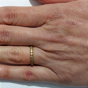 ANEL NO BRUTO PRONTO PARA O BANHO - ANEL CRAVEJADO MICROS EM ZIRCÔNIAS - PESO MÉDIO: 1,4GR - COMPOSIÇÃO: LATÃO / ZIRCÔNIA - ANEL000577